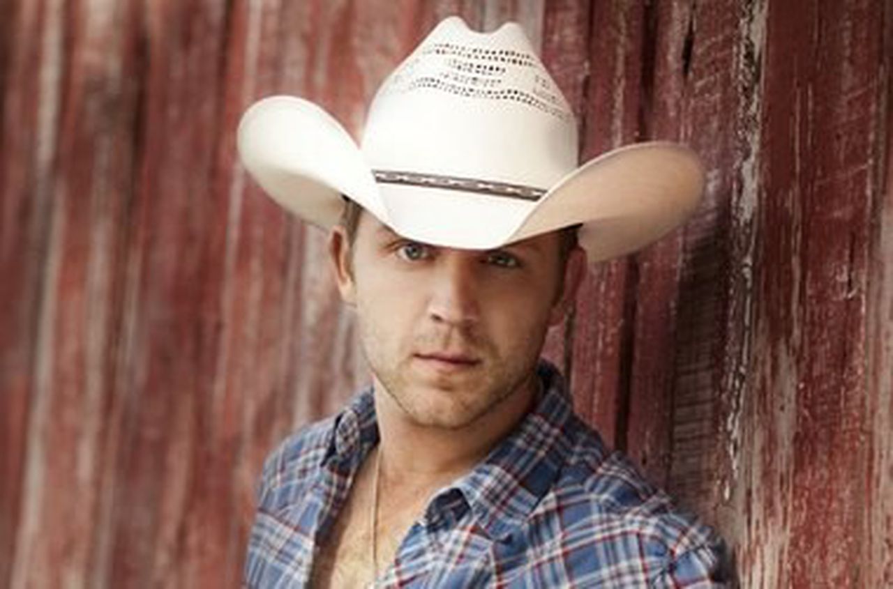 Justin Moore at Ralph Engelstad Arena